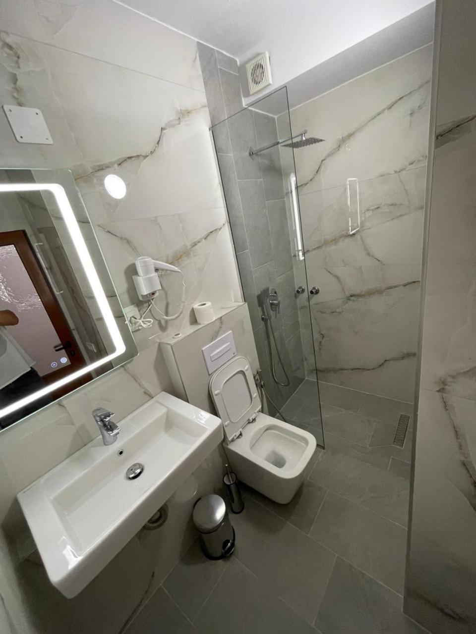 Hotel Belvedere Pogradec Ngoại thất bức ảnh